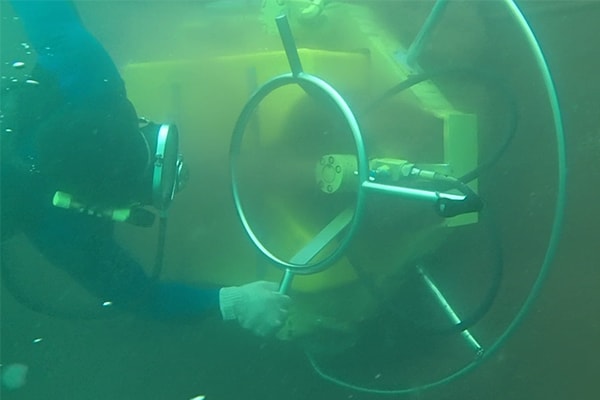 underwater hull cleaning